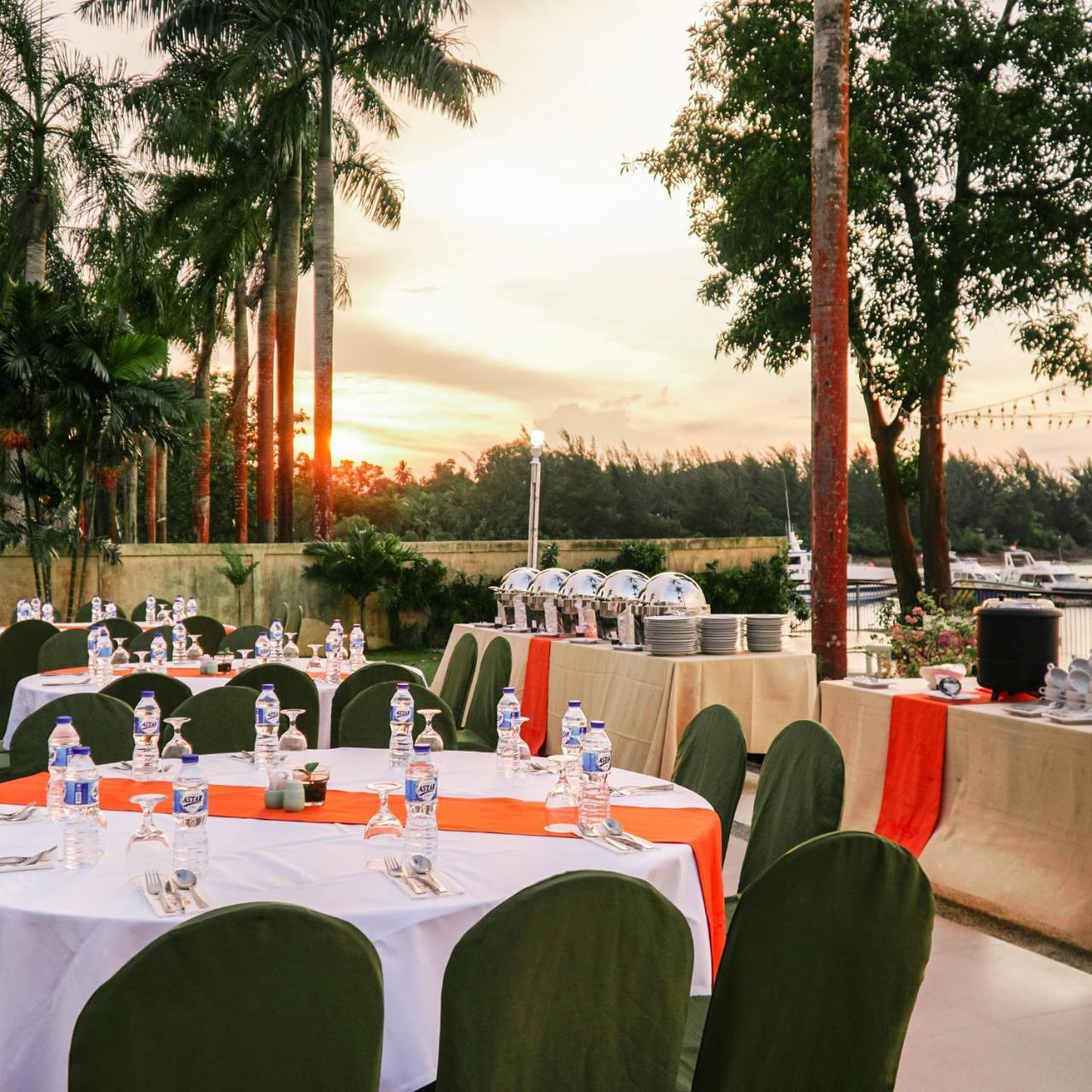 Harris Resort Batam Waterfront Sekupang Luaran gambar